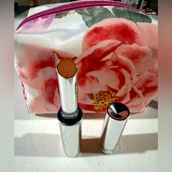 2pc Set of MAC and Victoria Secret - Picture 3 of 6